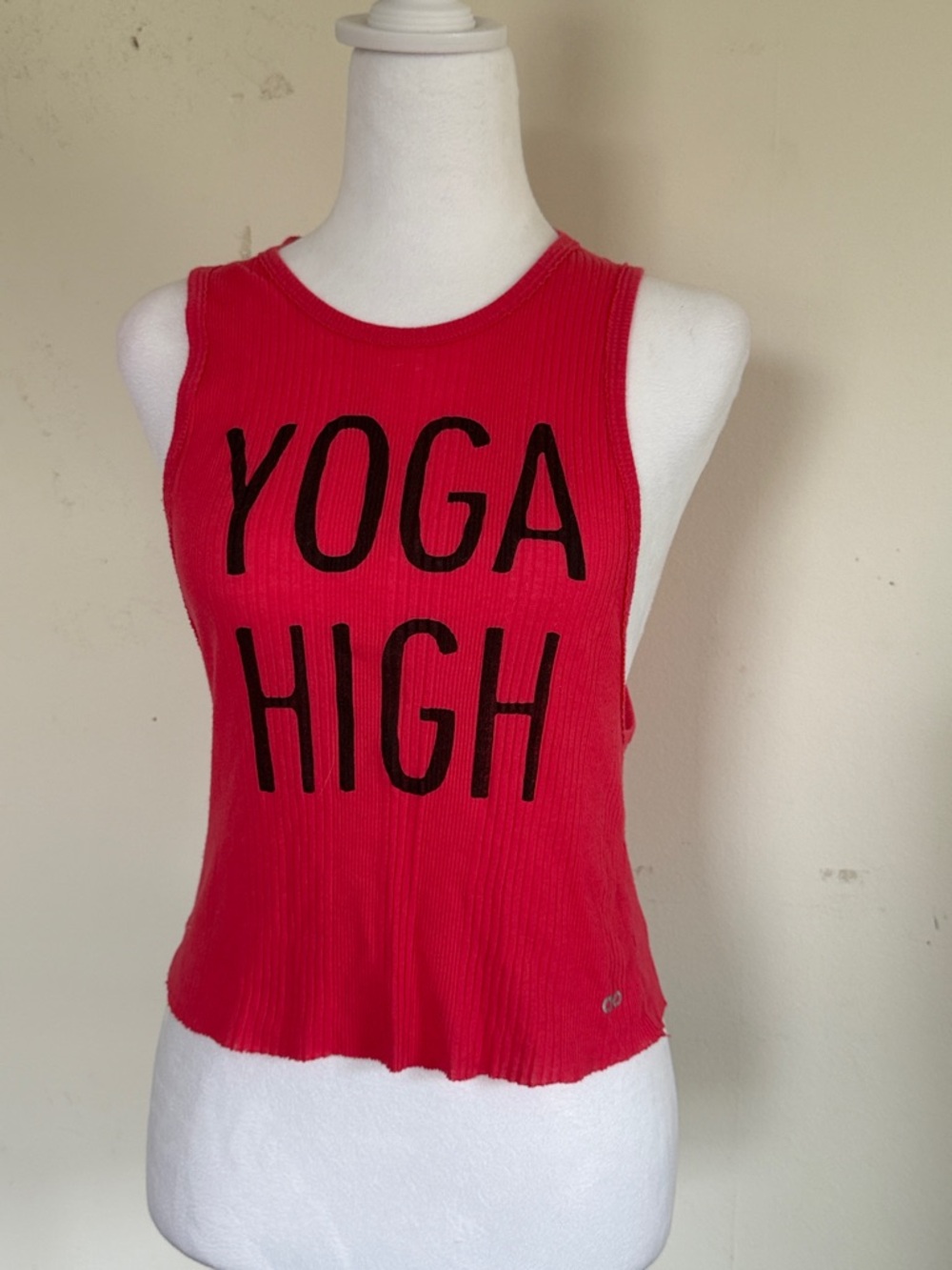 ALO Yoga Red Ribbed 'YOGA HIGH' Sleeveless Crop Tank